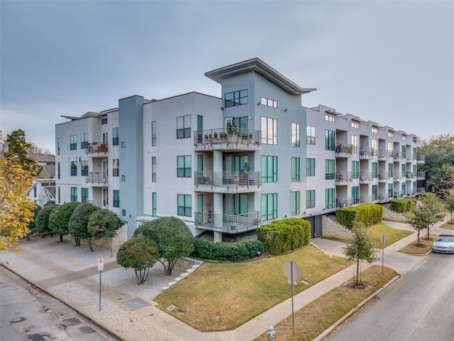 Building Photo - 4040 N Hall St Unit 113