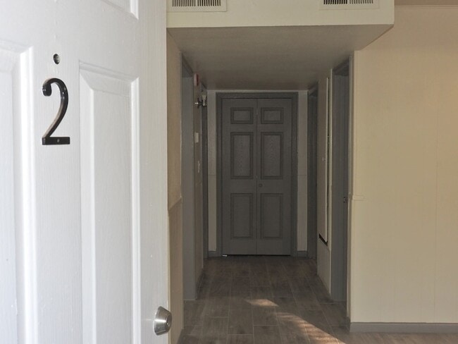 Photo - 408 E Coombs St Unit 2