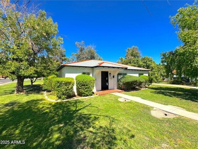 Building Photo - 6 N Fraser Dr E