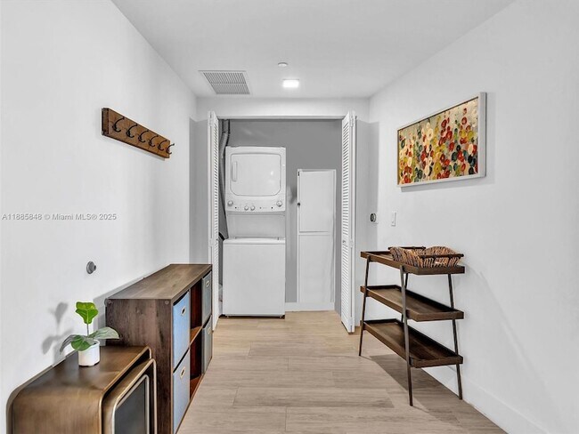 Photo - 121 NE 34th St Unit 3114