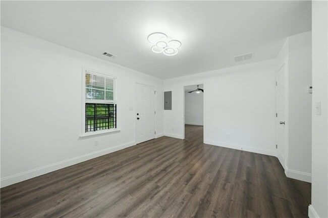 Photo - 226 Thornton St SW