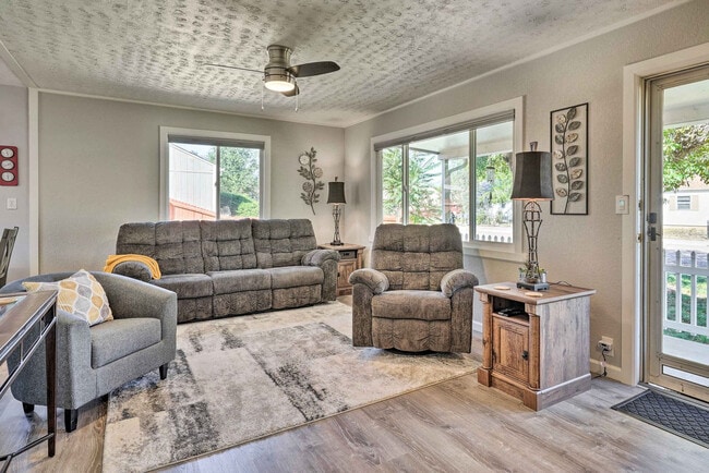 Building Photo - 1217 Falcon Ave Unit SI FL1-ID1545931P
