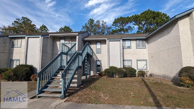 Building Photo - 910 Brett Dr