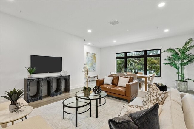 Photo - 218 Park Lake St