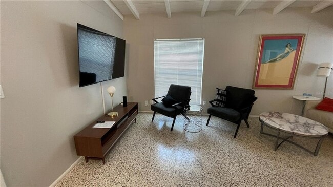 Photo - 2832 Bay St