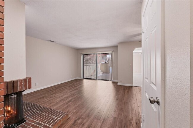 Photo - 2410 Pickwick Dr