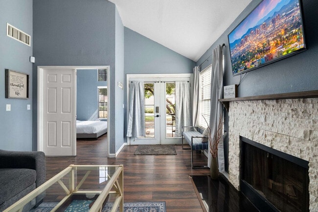 Photo - 602 North May-SI FL1-ID1625719P Unit SI FL1-ID1625719P