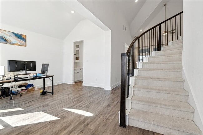 Photo - 1710 Highwood Rd
