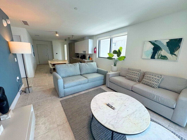 Building Photo - 239 SW 9th St Unit FL19-ID1022529P