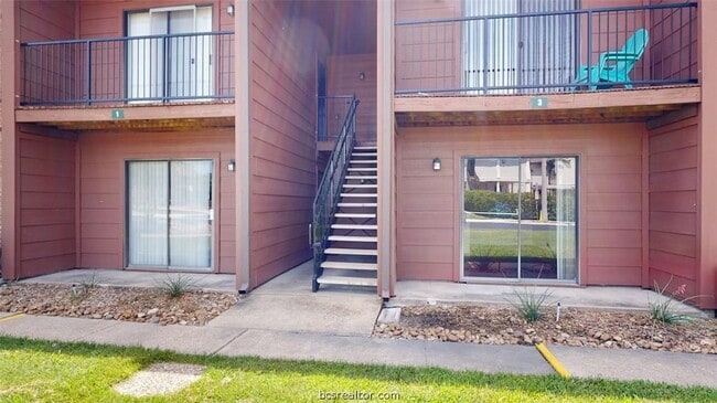 Building Photo - 904 University Oaks Blvd Unit 3