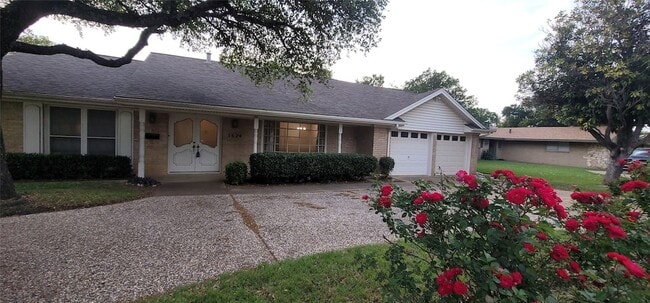 Building Photo - 5624 Woodway Dr