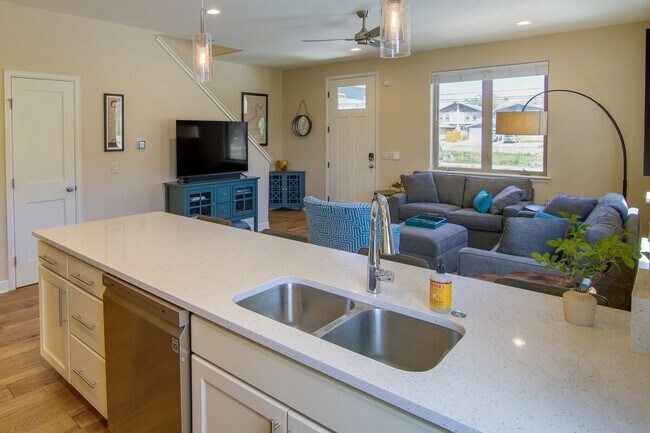 Photo - 240 Co Rd 105 Unit SI ID1386169P
