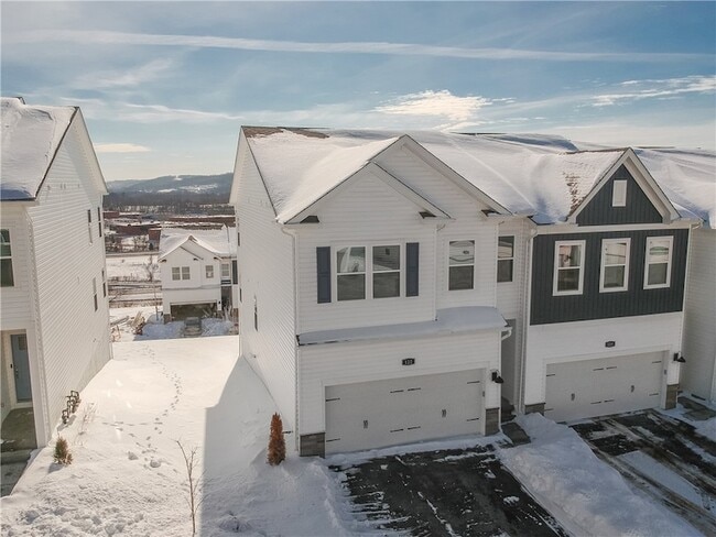 Photo - 122 Scotland Ln