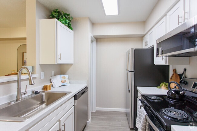 2BD, 2BA - 911SF - Kitchen - Odyssey Apartments