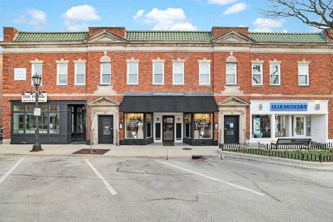 Photo - 19 E 1st St