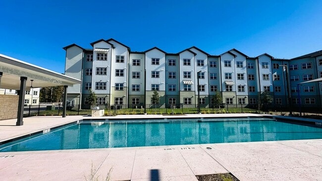 Building Photo - 19100 Woodland Hills Dr Unit B1