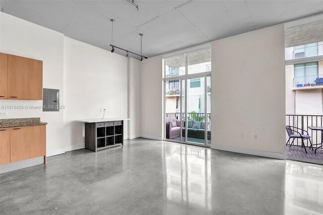 Photo - 2100 Van Buren St Unit 417