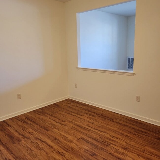 Photo - Sutherland Village