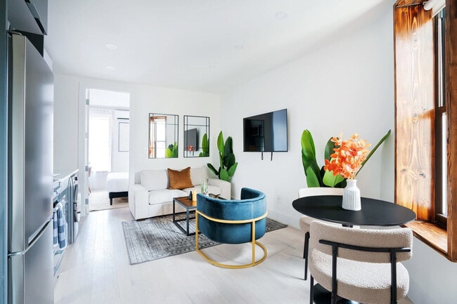 Building Photo - 515 W 48th St Unit ID1022018P