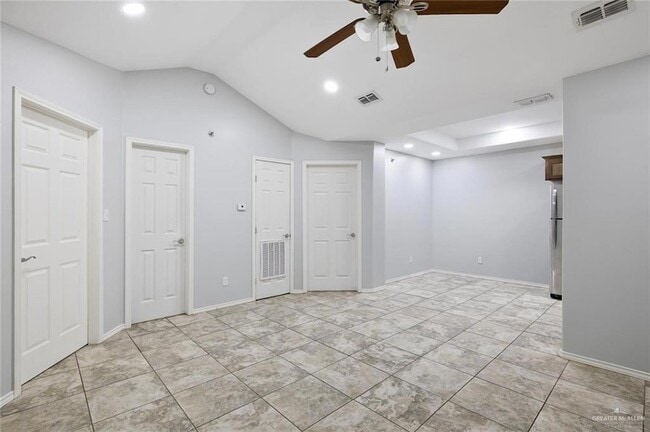 Photo - 416 E 5th St Unit B6