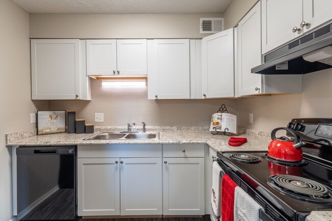 Photo - Courtyard Apartments