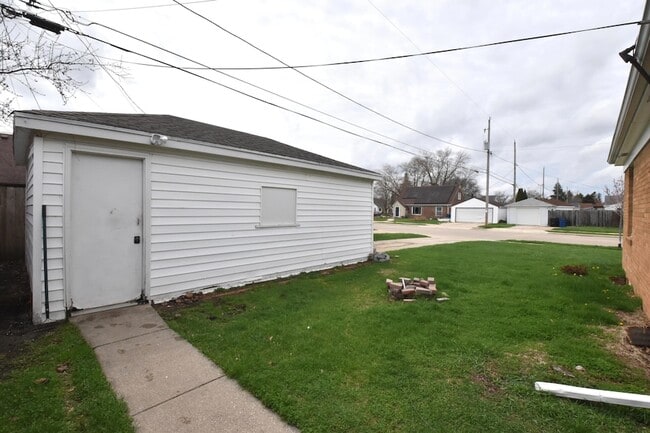 Photo - 3115 Lasalle St