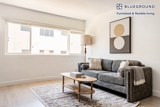 Building Photo - 4444 Hazeltine Ave Unit FL2-ID1412