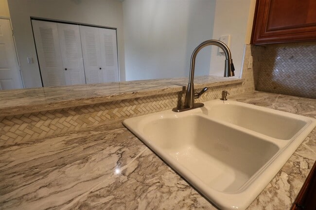 Photo - 625 Fairway Dr Unit 302