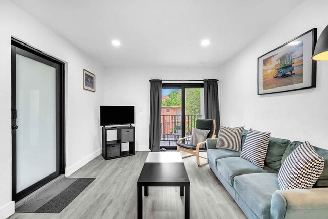 Photo - 653 SW 2nd St Unit SI ID1574011P