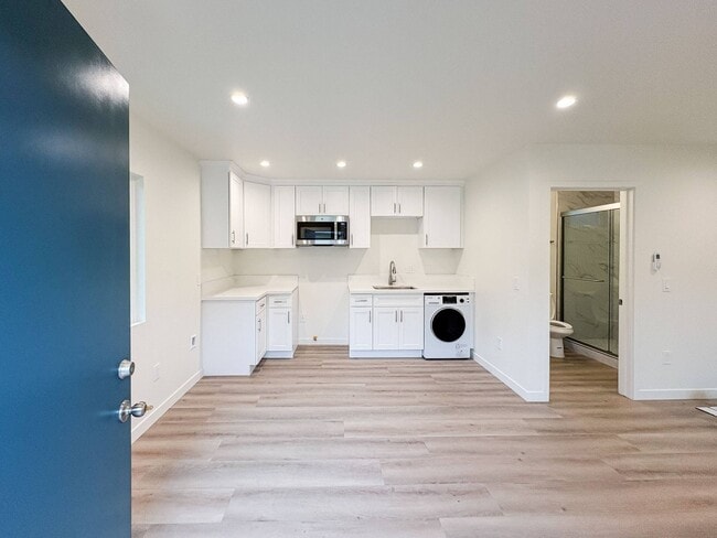 Photo - Claremont Pacifica Apts