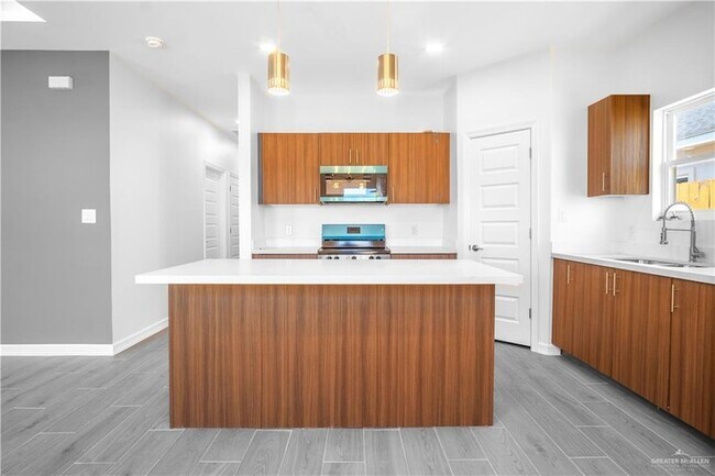 Photo - 608 N Onyx Ave Unit 2