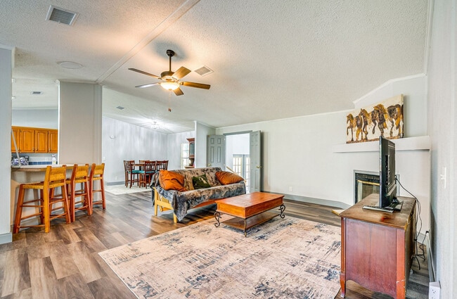 Building Photo - 6651 SE Co Rd 337 Unit SI ID1546414P