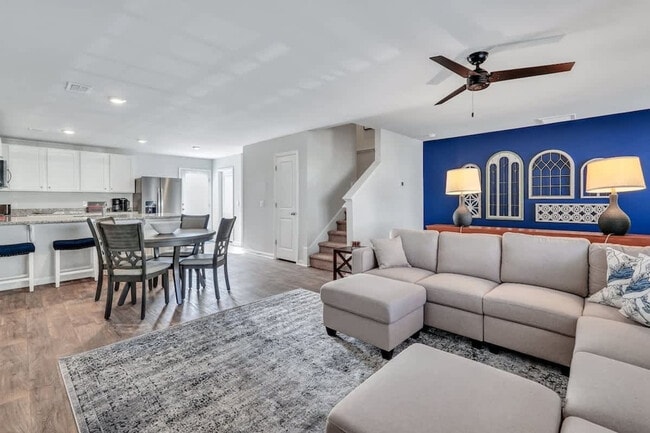 Building Photo - 321 Dogwood Cir Unit ID1244816P