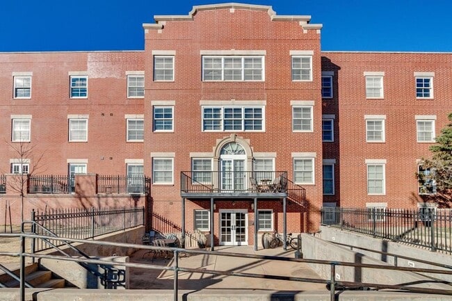 Building Photo - 1209 N Harvey Ave Unit 102