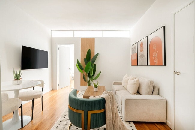 Building Photo - 444 W 48th St Unit FL4-ID1022027P