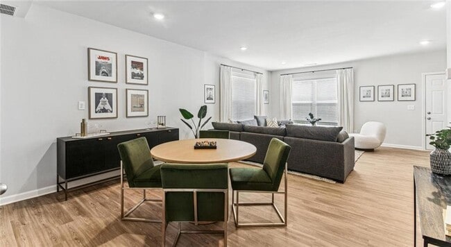 Photo - 10 Bridgestone Cir