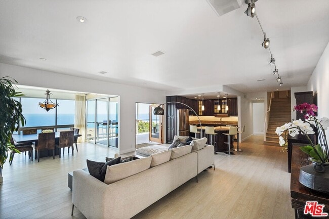 Building Photo - 18101 Coastline Dr