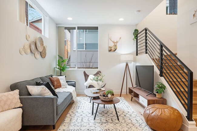 Building Photo - 34 W Cremona St Unit ID1035999P