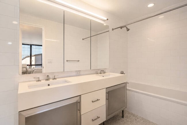 Photo - 1113 York Ave Unit SI ID1330813P