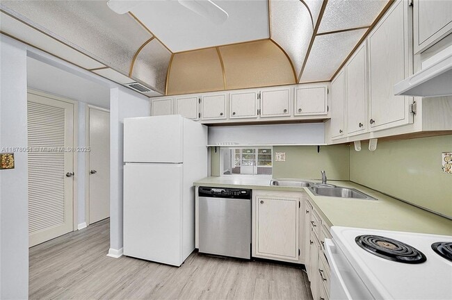 Photo - 5320 NW 11th St Unit 205