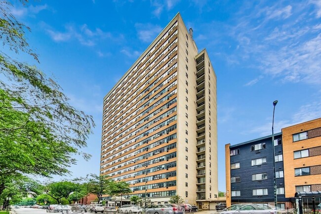 Building Photo - 6030 N Sheridan Rd Unit 901