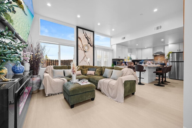 Building Photo - 1219 Denver Ln Unit ID1296634P