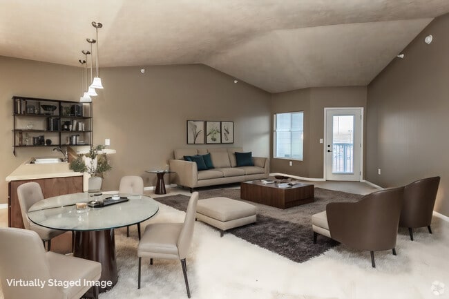 Photo - MacArthur Square Apartments