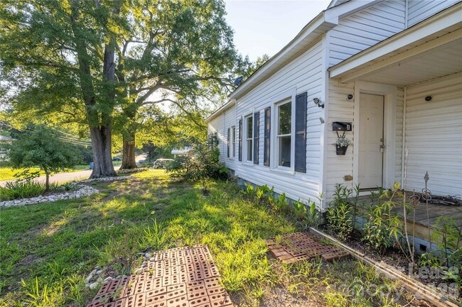 Photo - 203 Church St