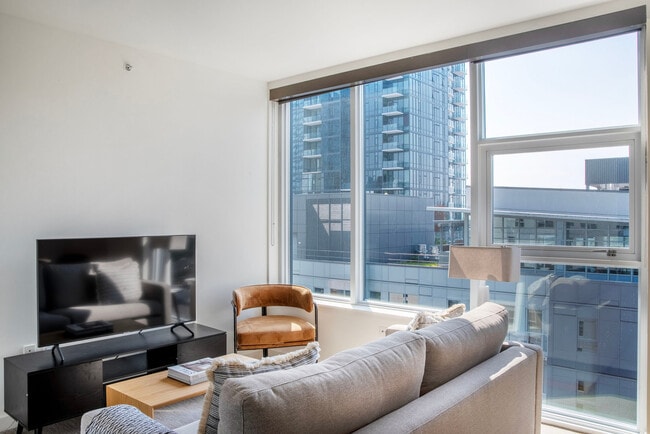 Building Photo - 10349 NE 10th St Unit FL5-ID3244A