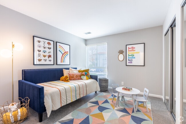 2BR, 1BA - 1,040SF - Fairfield Crossing Apartments