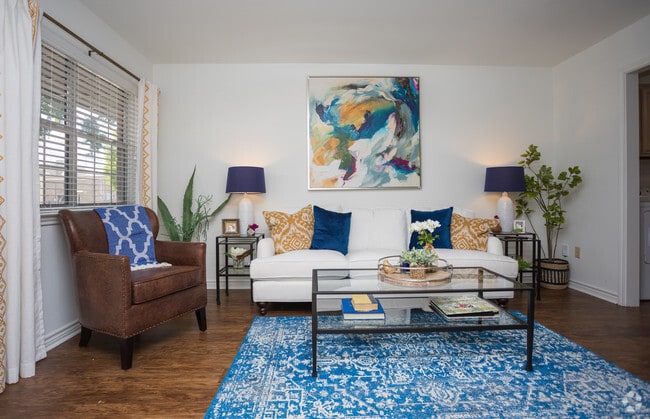 2BR, 2BA - 1,150 SF - Edenborn Courts and Gardens