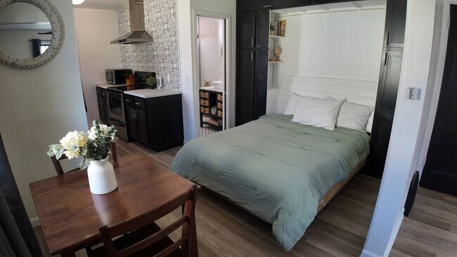 Photo - 1420 E 9th St Unit ID1256213P