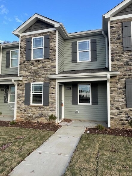 Photo - 1022 Peony Ln