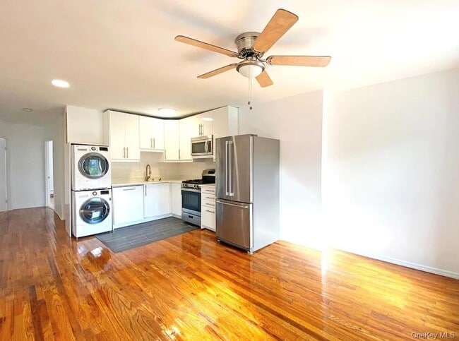 Photo - 166 Halsey St